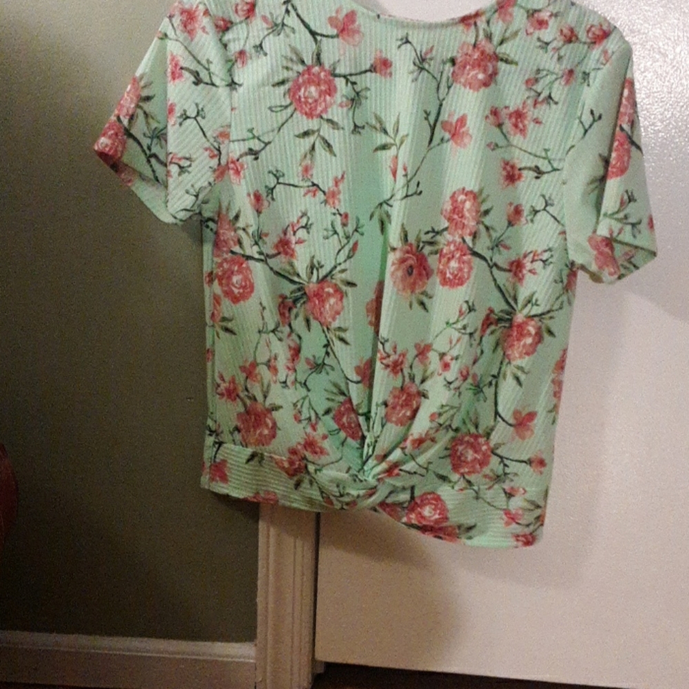 Shirt with cinched bottom